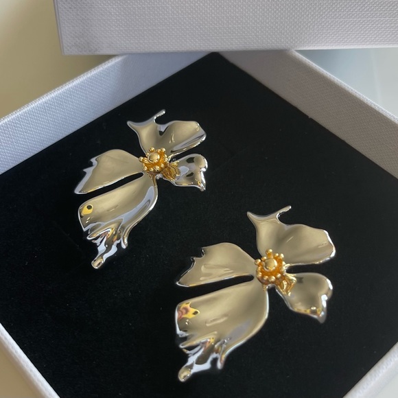 Celine Flower earrings - Picture 9 of 9